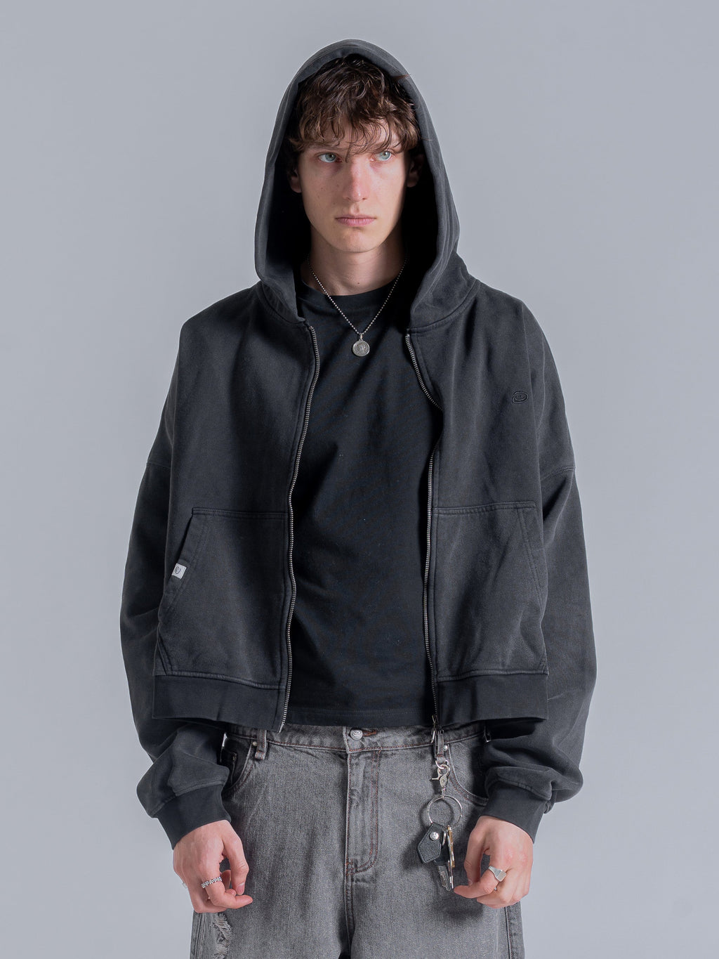 Sudadera Essential de Corte Boxy con Doble Cremallera – Negro Vintage