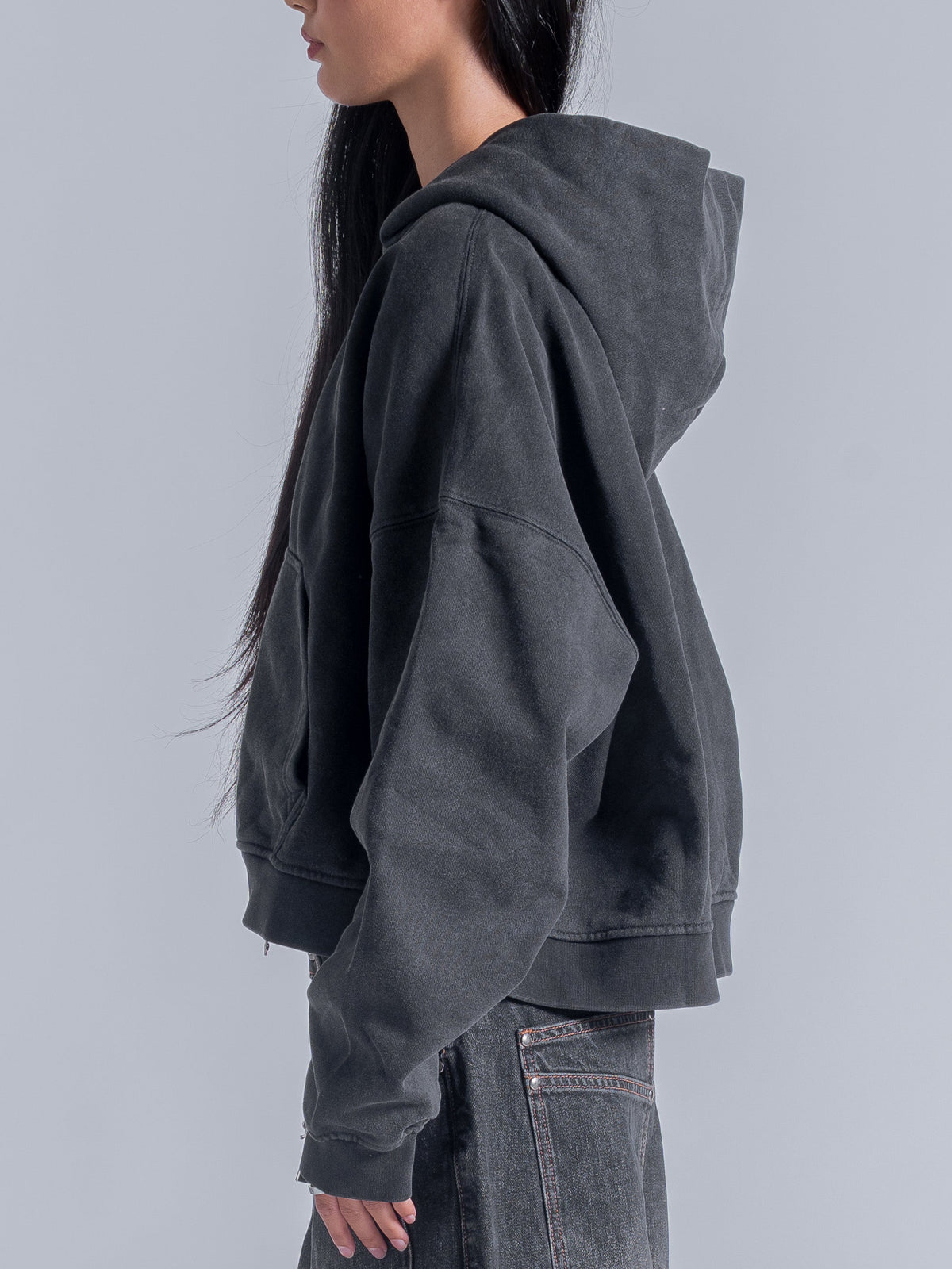 Sudadera Essential de Corte Boxy con Doble Cremallera – Negro Vintage