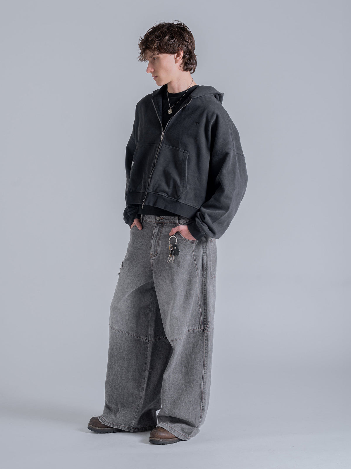 Sudadera Essential de Corte Boxy con Doble Cremallera – Negro Vintage