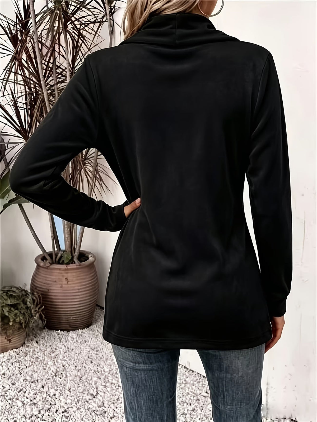Luna™ | Cárdigan de Terciopelo Negro con Botones Decorativos