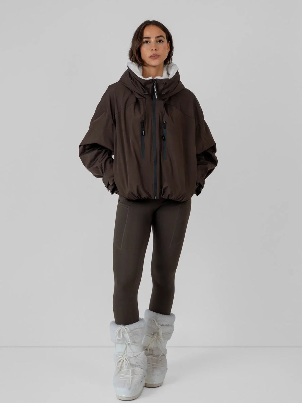 Chaqueta impermeable oversize y de talla única con tecnología STM-TEX™.