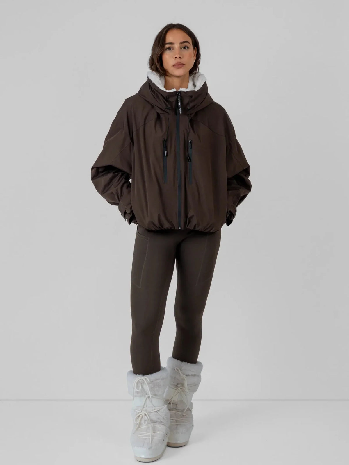 Chaqueta impermeable oversize y de talla única con tecnología STM-TEX™.