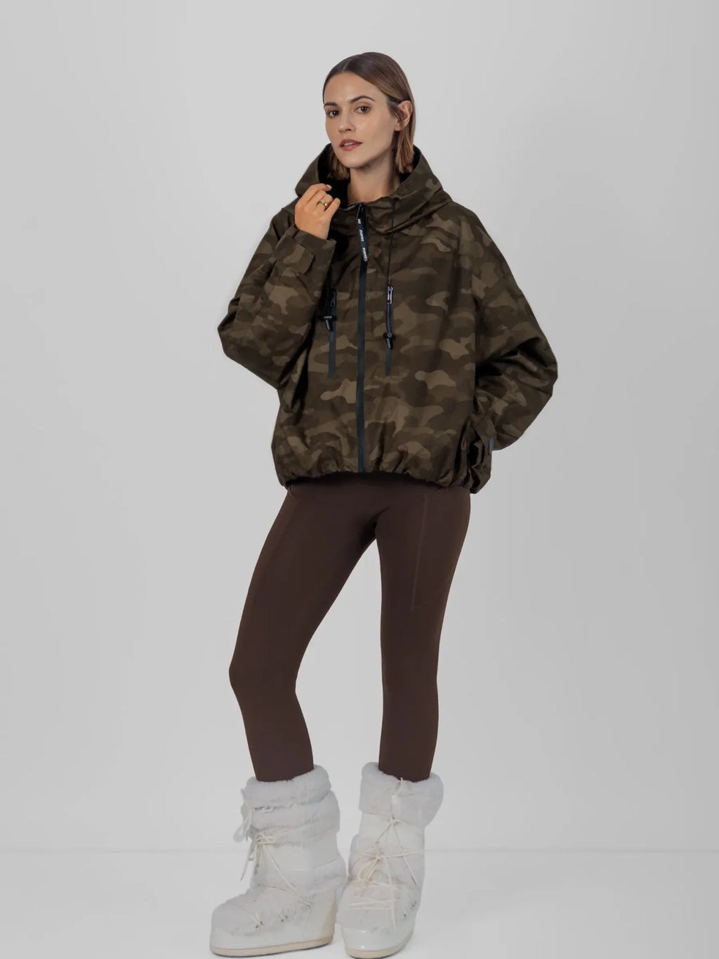 Chaqueta impermeable oversize y de talla única con tecnología STM-TEX™.