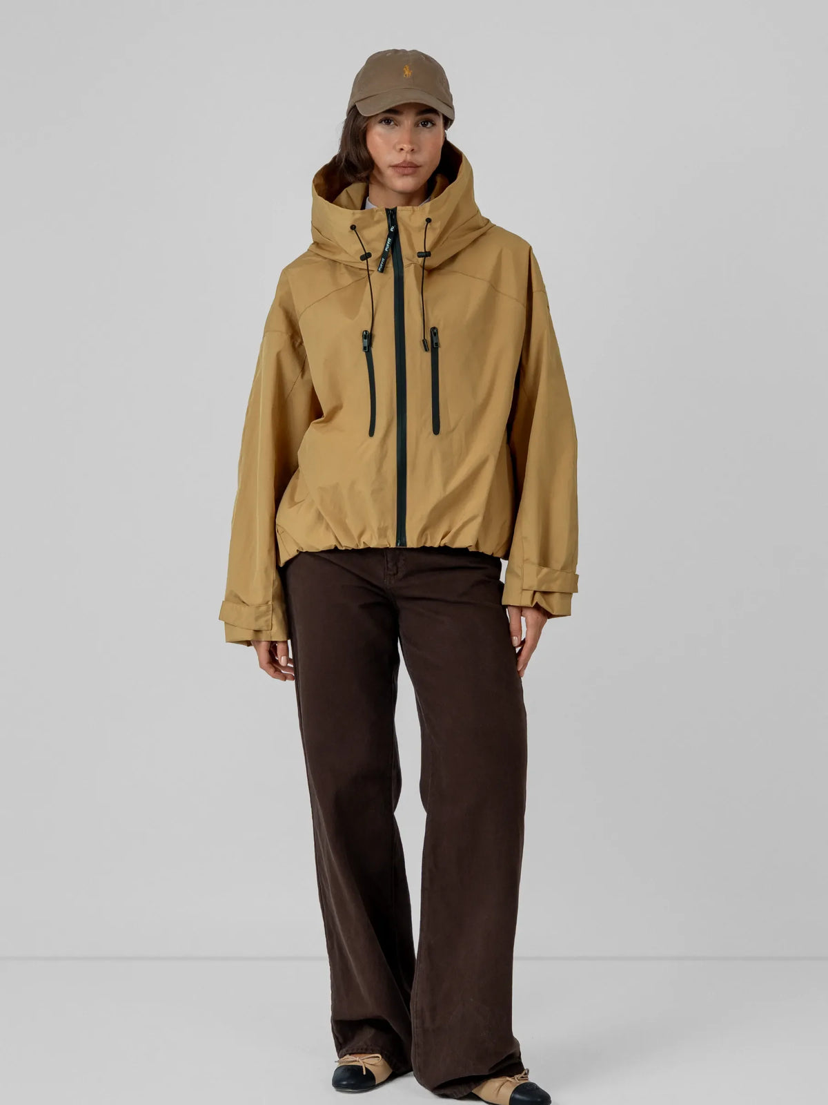 Chaqueta impermeable oversize y de talla única con tecnología STM-TEX™.