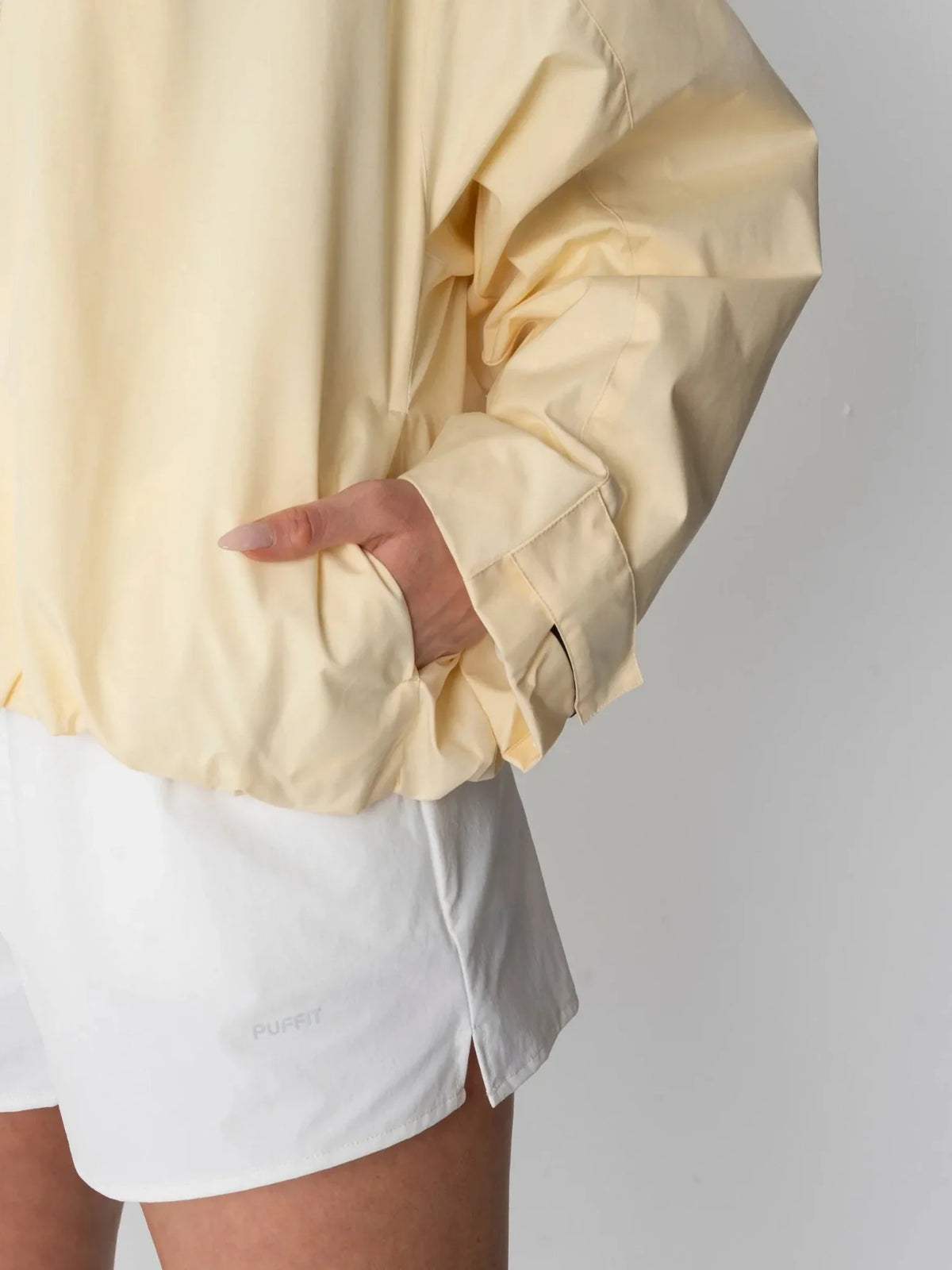 Chaqueta impermeable oversize y de talla única con tecnología STM-TEX™.