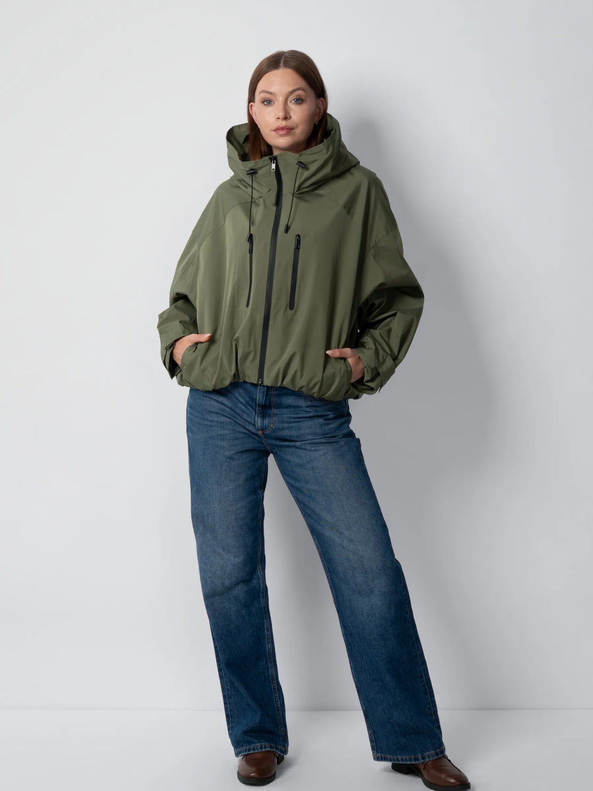 Chaqueta impermeable oversize y de talla única con tecnología STM-TEX™.
